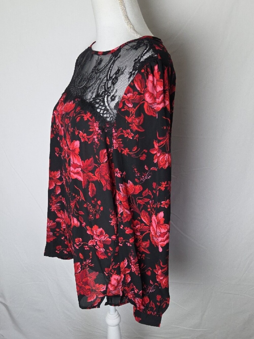 NWT Carmen Marc Valvo Women's Black Lace Blouse Red Floral Print Whimsigoth Lg - Picture 2 of 7